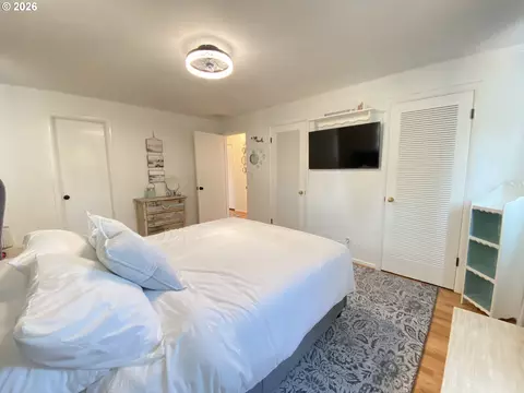 Bedroom - 2872 Suffolk Ct, Eugene, OR 97401 photo 3 of 5