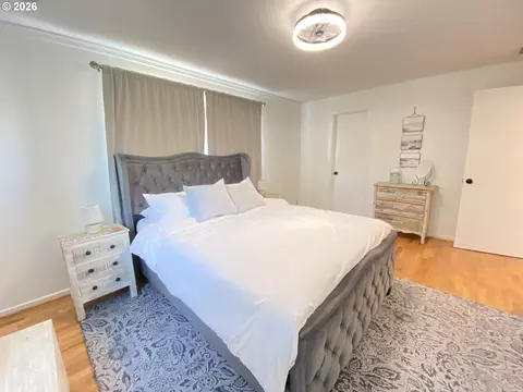 Bedroom - 2872 Suffolk Ct, Eugene, OR 97401 photo 2 of 5