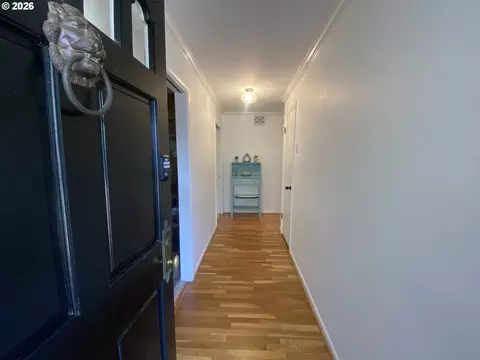Entry Way - 2872 Suffolk Ct, Eugene, OR 97401 photo 1 of 3