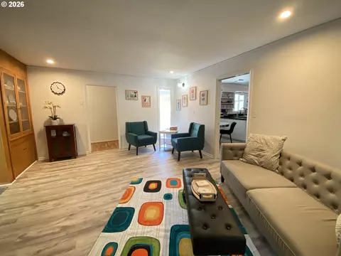 Living - 2872 Suffolk Ct, Eugene, OR 97401 photo 2 of 5
