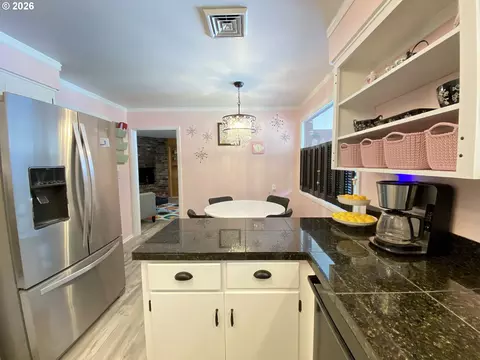 Kitchen - 2872 Suffolk Ct, Eugene, OR 97401 photo 2 of 4