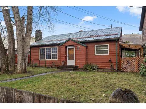 217 2nd St, Klickitat, WA 98628