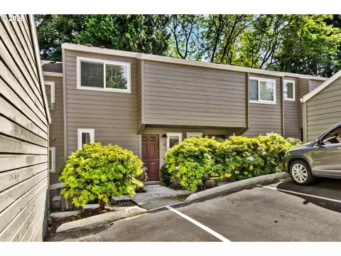 4880 SW Scholls Ferry Rd #16, Portland, OR 97225