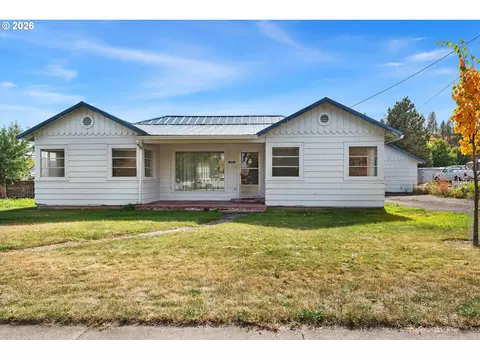 306 W 1st St, Wallowa, OR 97885