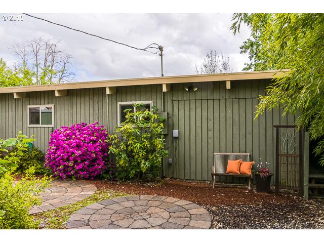 531 W D St, Springfield, OR 97477 photo 1