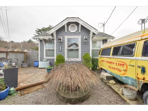326 Highway 101, Rockaway Beach, OR 97136