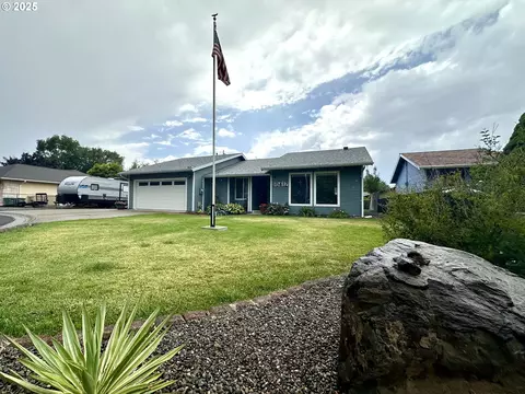 10412 S E St, Island City, OR 97850