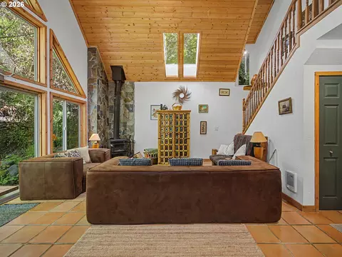 Living - 21561 E Hideaway Ln, Rhododendron, OR 97049 photo 3 of 4