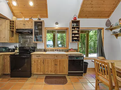 Kitchen - 21561 E Hideaway Ln, Rhododendron, OR 97049 photo 1 of 3