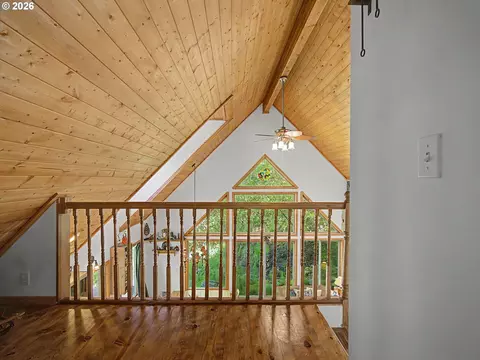 Entry Way - 21561 E Hideaway Ln, Rhododendron, OR 97049 photo 2 of 3