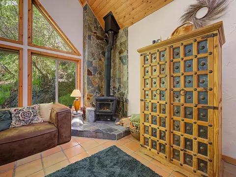 Living - 21561 E Hideaway Ln, Rhododendron, OR 97049 photo 4 of 4