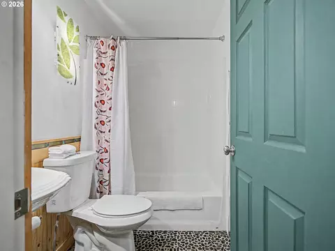Bath - 21561 E Hideaway Ln, Rhododendron, OR 97049 photo 1 of 4