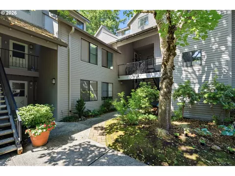 4000 Carman Dr #F89, Lake Oswego, OR 97035