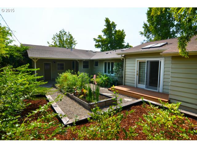 735 E 36th Pl, Eugene, OR 97405 photo 1