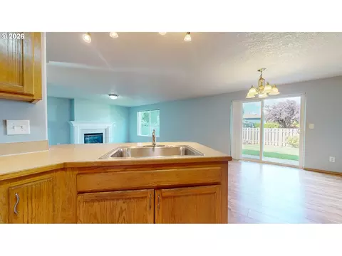 Living - 2793 SE 19th St, Gresham, OR 97080 photo 8 of 9