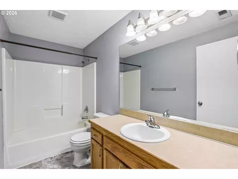 Bath - 2793 SE 19th St, Gresham, OR 97080 photo 4 of 4