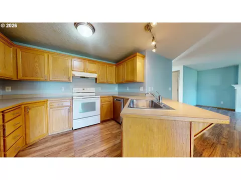 Kitchen - 2793 SE 19th St, Gresham, OR 97080 photo 1 of 2