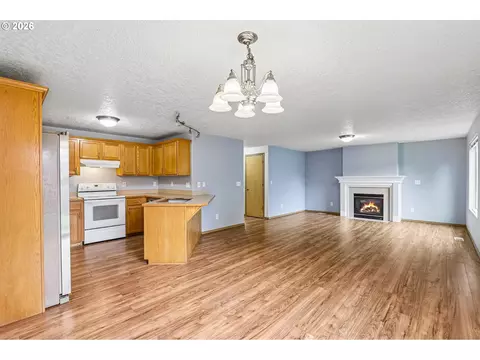 Living - 2793 SE 19th St, Gresham, OR 97080 photo 5 of 9