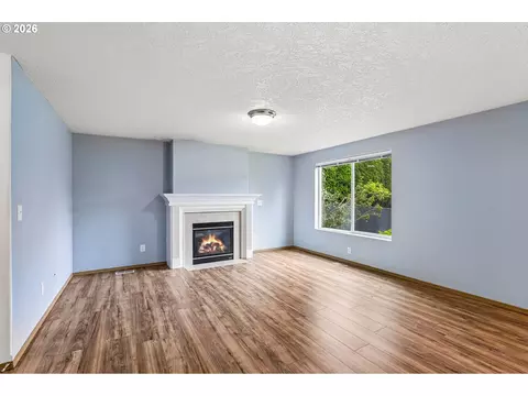 Living - 2793 SE 19th St, Gresham, OR 97080 photo 1 of 9