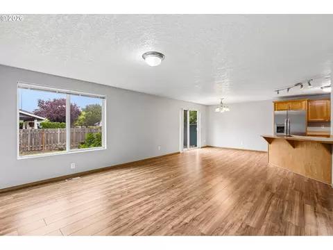 Living - 2793 SE 19th St, Gresham, OR 97080 photo 6 of 9