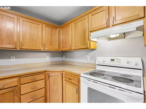 Kitchen - 2793 SE 19th St, Gresham, OR 97080 photo 2 of 2