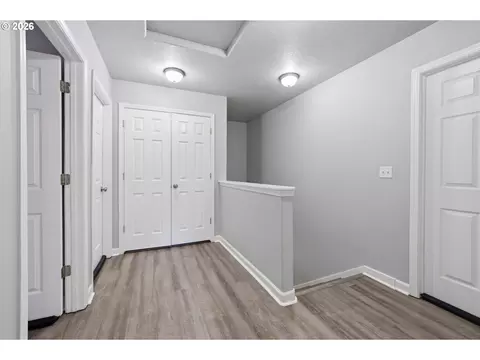 Entry Way - 406 Sunset Ct, Amity, OR 97101 photo 2 of 2