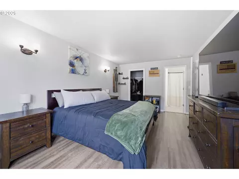 Bedroom - 406 Sunset Ct, Amity, OR 97101 photo 5 of 5