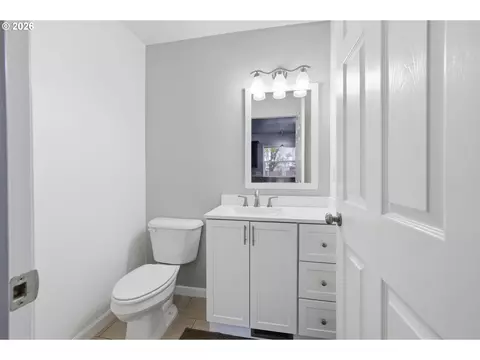 Bath - 406 Sunset Ct, Amity, OR 97101 photo 1 of 4