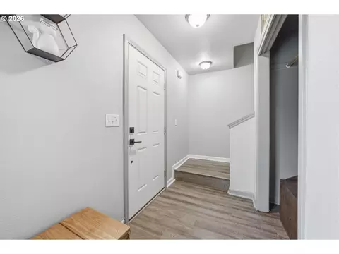 Entry Way - 406 Sunset Ct, Amity, OR 97101 photo 1 of 2