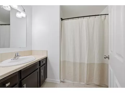 Bath - 406 Sunset Ct, Amity, OR 97101 photo 4 of 4