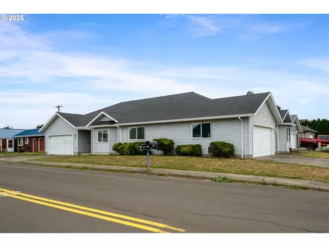 903 Evergreen Dr, Tillamook, OR 97141