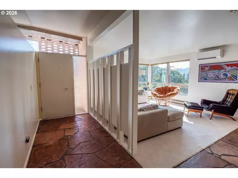 Entry Way - 495 W 27th Ave, Eugene, OR 97405 photo 1 of 1