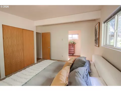 Bedroom - 495 W 27th Ave, Eugene, OR 97405 photo 2 of 5
