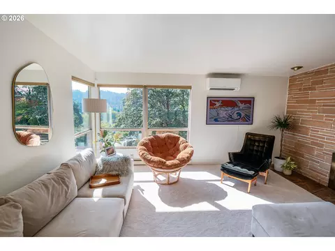 Living - 495 W 27th Ave, Eugene, OR 97405 photo 4 of 8