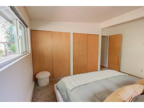 Bedroom - 495 W 27th Ave, Eugene, OR 97405 photo 3 of 5