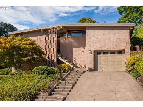 Exterior - 495 W 27th Ave, Eugene, OR 97405 photo 5 of 12