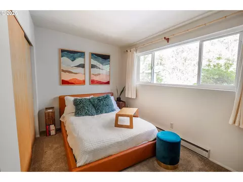 Bedroom - 495 W 27th Ave, Eugene, OR 97405 photo 4 of 5
