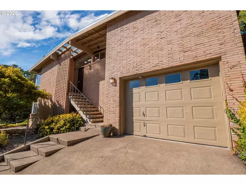 Exterior - 495 W 27th Ave, Eugene, OR 97405 photo 6 of 12