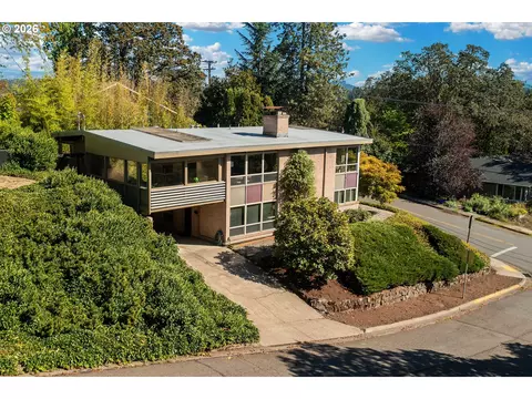 Exterior - 495 W 27th Ave, Eugene, OR 97405 photo 8 of 12