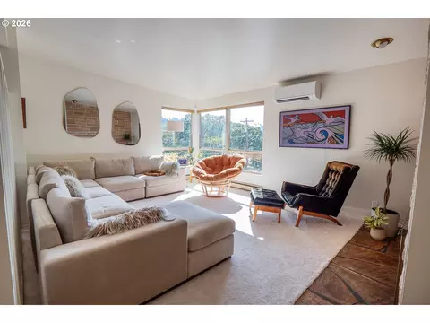 Living - 495 W 27th Ave, Eugene, OR 97405 photo 1 of 8