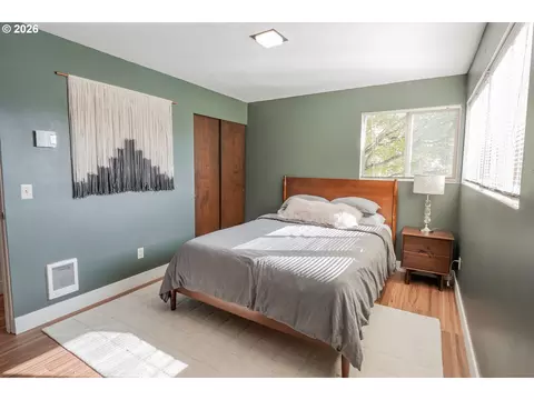 Bedroom - 495 W 27th Ave, Eugene, OR 97405 photo 5 of 5