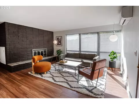 Living - 495 W 27th Ave, Eugene, OR 97405 photo 8 of 8