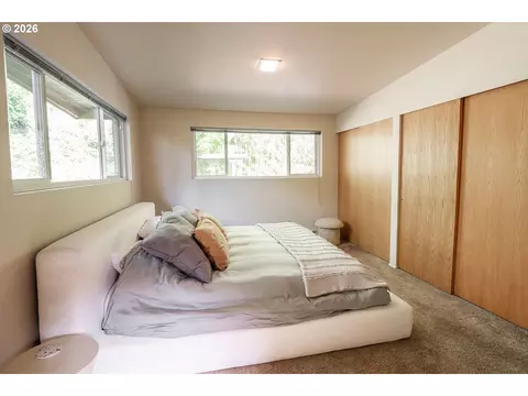Bedroom - 495 W 27th Ave, Eugene, OR 97405 photo 1 of 5