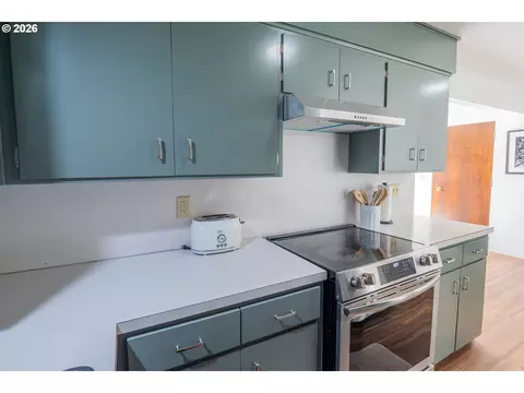 Kitchen - 495 W 27th Ave, Eugene, OR 97405 photo 7 of 7