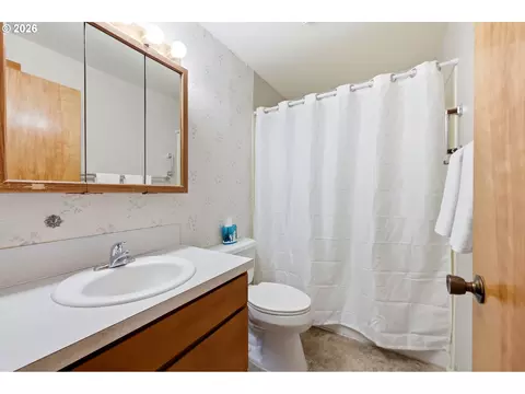 Bath - 745 NE Fleming Ave #C22, Gresham, OR 97030 photo 2 of 2