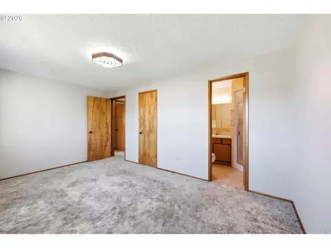 Bedroom - 745 NE Fleming Ave #C22, Gresham, OR 97030 photo 2 of 6