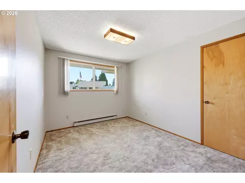 Bedroom - 745 NE Fleming Ave #C22, Gresham, OR 97030 photo 5 of 6