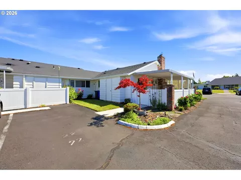 Exterior - 745 NE Fleming Ave #C22, Gresham, OR 97030 photo 5 of 6