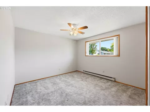 Bedroom - 745 NE Fleming Ave #C22, Gresham, OR 97030 photo 3 of 6