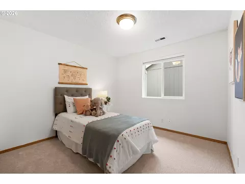 Bedroom - 647 SE Hogan Rd, Gresham, OR 97080 photo 4 of 7